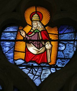 Ventana que representa a Dios Padre con Orbe y Tiara Papal de French School
